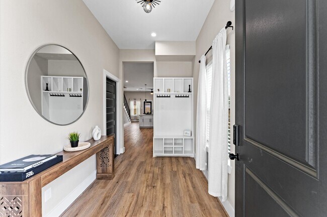 Photo - 6904 Covington Dr