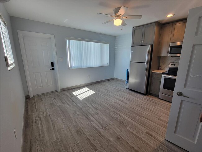 Photo - 605 69th Ave