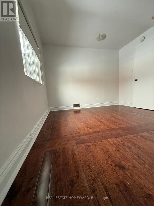 Photo - 1234 Gerrard St E Unité Upper