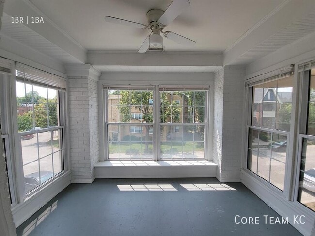 Photo - 4327 Mercier St Unit 4329-2S