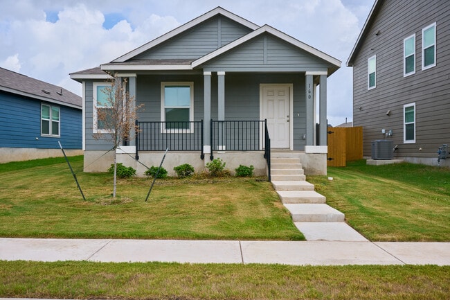 Photo - 160 Avre Loop House