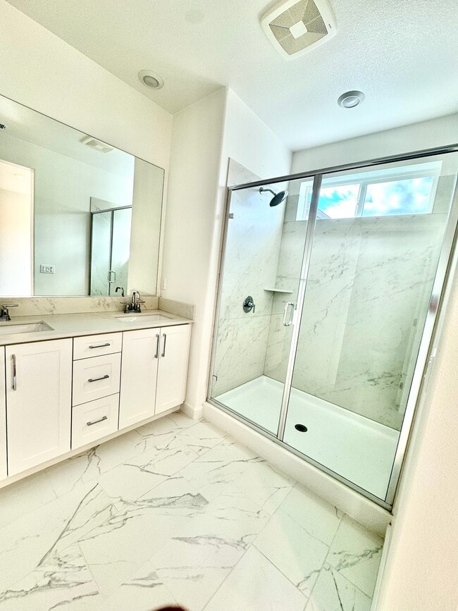 Master bath. Walk-in shower with upgrade tiles. - 14350 Savannah Ct