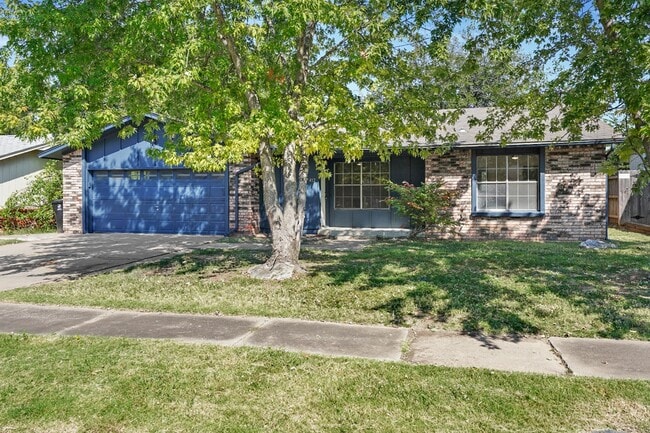 Photo - 412 W Austin St