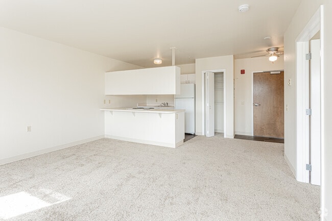 1BR, 1BA - 596SF
