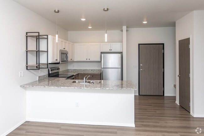 2BR, 2BA - 977SF