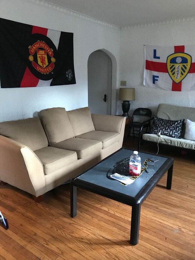 Photo - 2974 N Frederick Ave Unidad 2974 N. Frederick Ave.