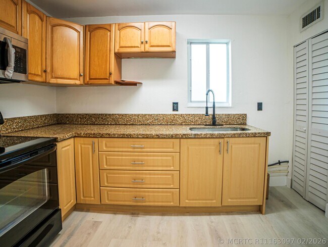 Photo - 412 Columbus Pkwy