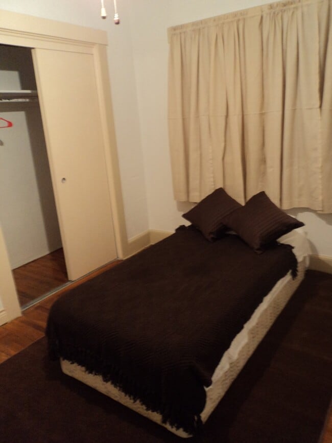 Photo - 2115 N Kansas St