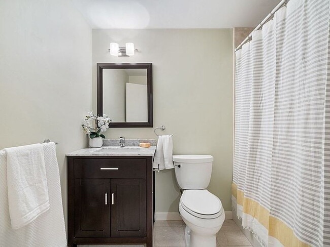 Photo - "Spacious 2-Bed Retreat with Granite Touches & Pool Access in Cambridge's Heart!"