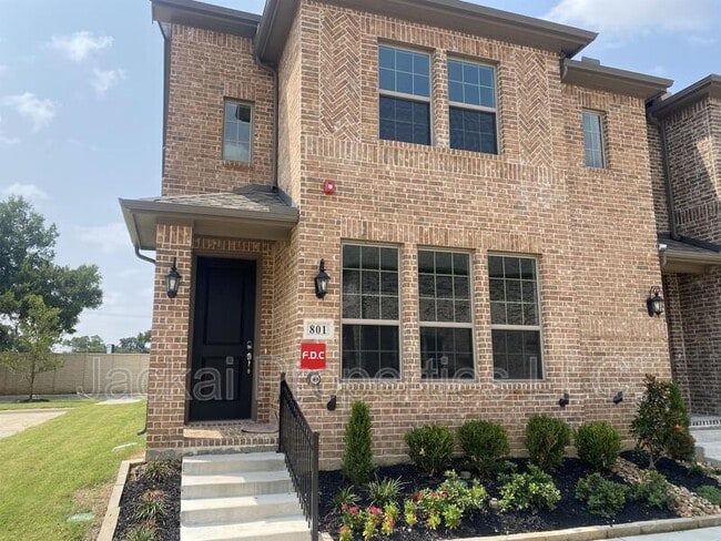 Building Photo - 801 Ponds Edge Ln