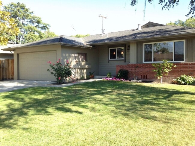 Building Photo - Beautiful 3BD/2BA Santa Clara Home with Hardwood Floors, Central AC & Private Backyard
