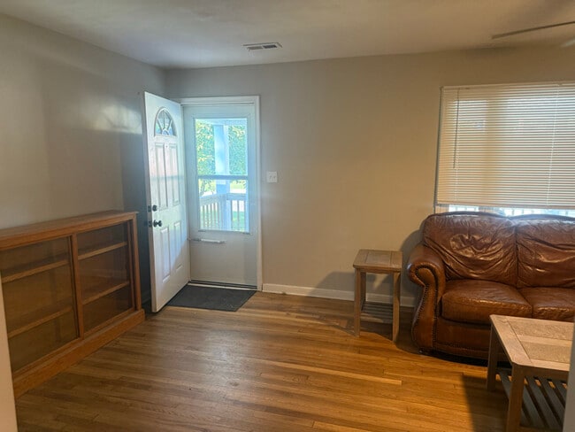 Photo - 207 Winchester Dr