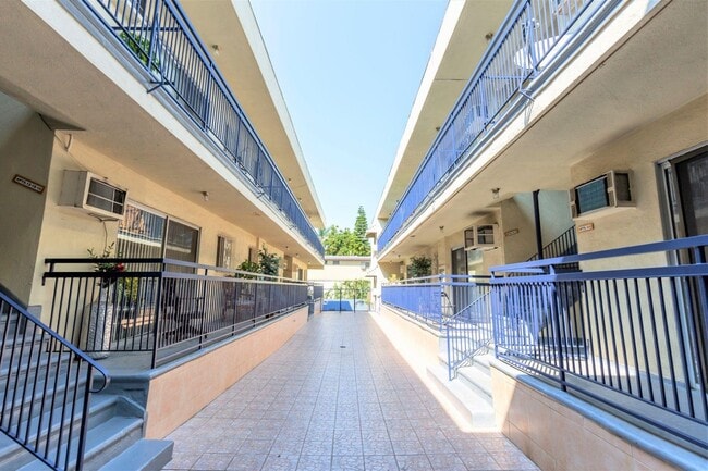Vista Sunset Apartments