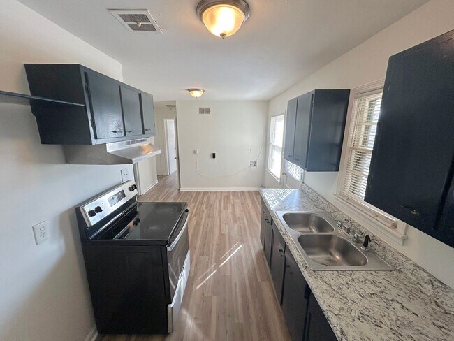 Photo - 5423 Bannock St