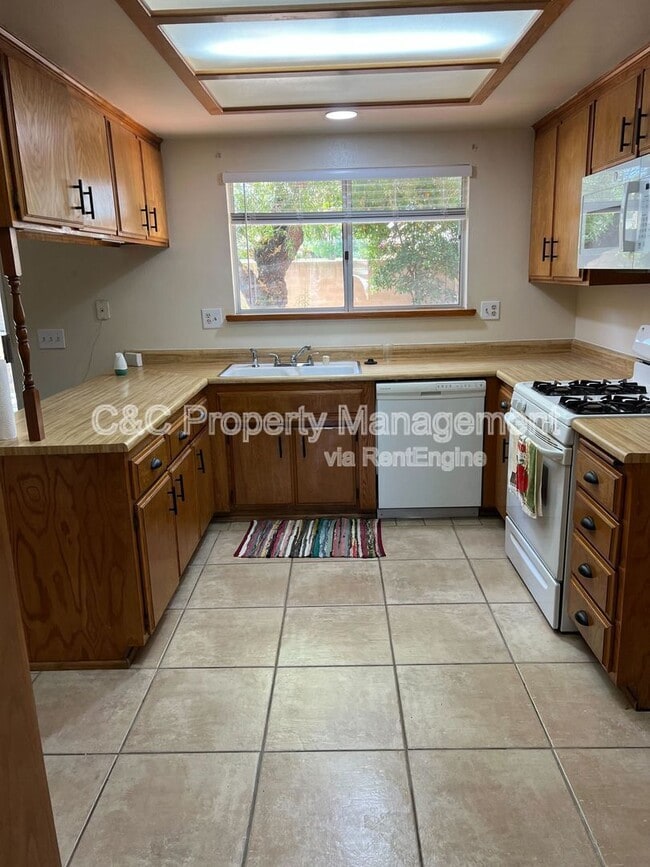 Photo - 1767 Cooper St