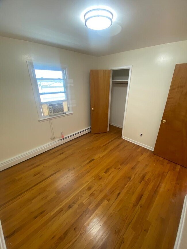 Photo - 185 W 51st St Unidad 1