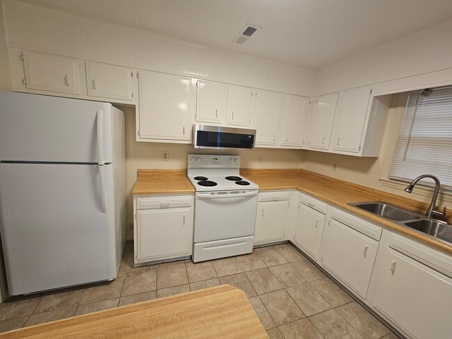 Photo - 1310 Avon Ct