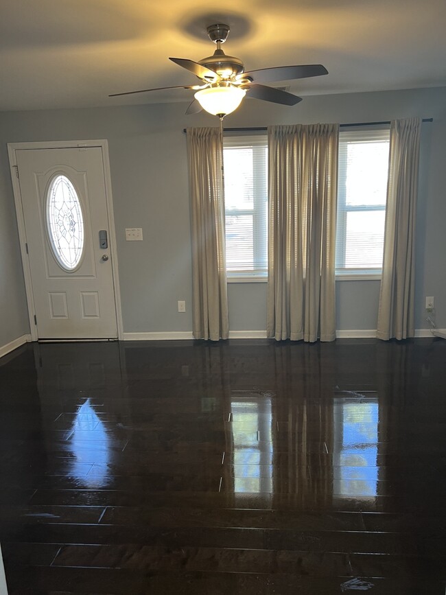 Photo - 43 Finch Dr SE