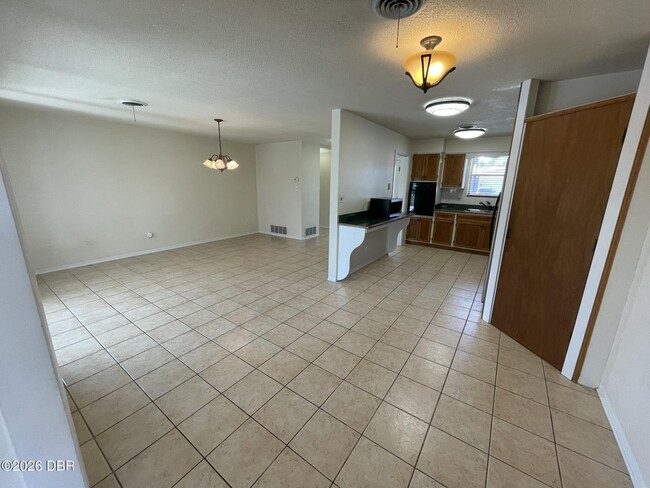 Photo - 135 Kent Dr