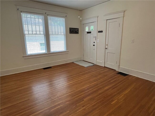 Photo - 1168 Orme Cir NE