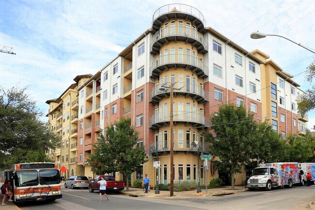 Photo - 910 W 25th St Unidad 208