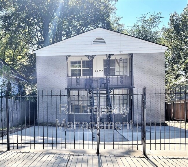 Photo - 2093 Jefferson Ave House