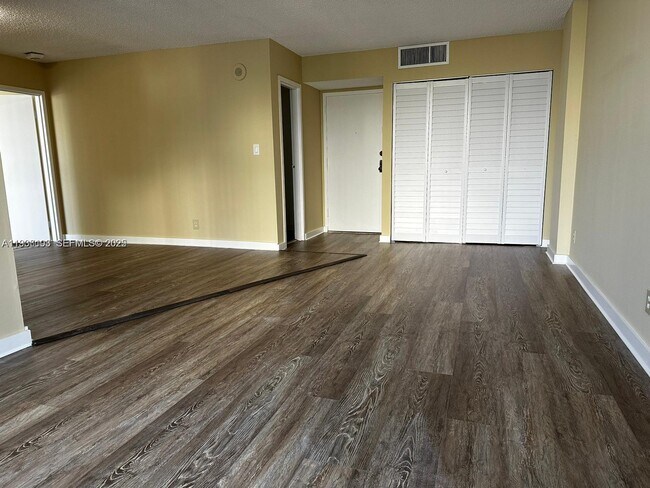 Photo - 16909 N Bay Rd Unit 409