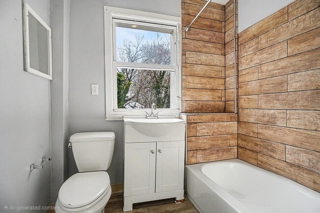 Photo - 126 W Elm St