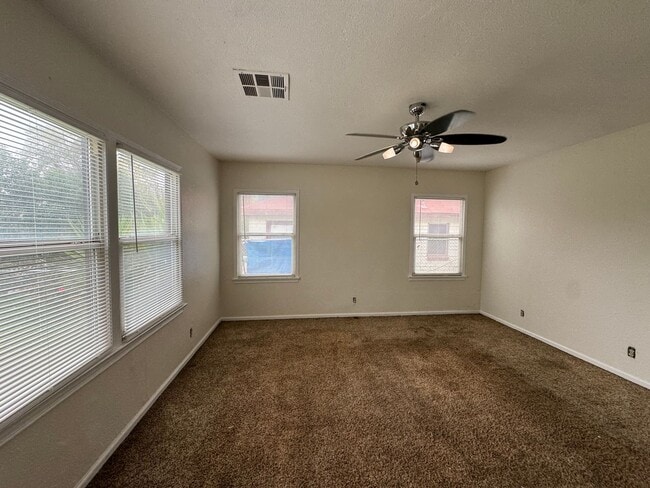 Photo - Charming home in 93308!