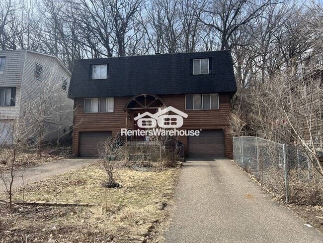 Building Photo - Available now - like new 2 bed 1 bath dupl...