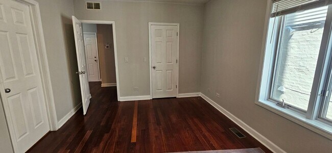 Photo - 3359 S Ashland Ave Unidad 1R