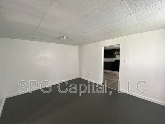 Photo - 112 N York St