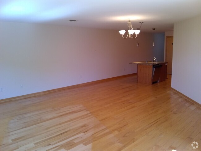 Building Photo - 2 Bedroom, 2 Bathroom Lake View Condo Unit 220