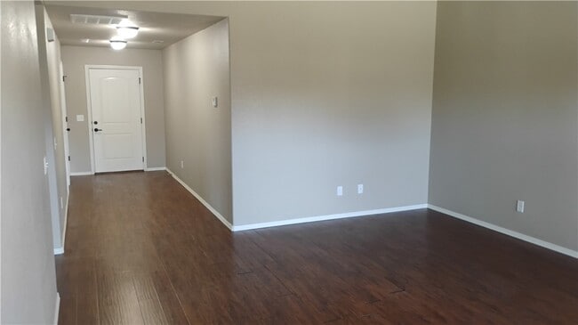 Photo - 100 Willow Dr