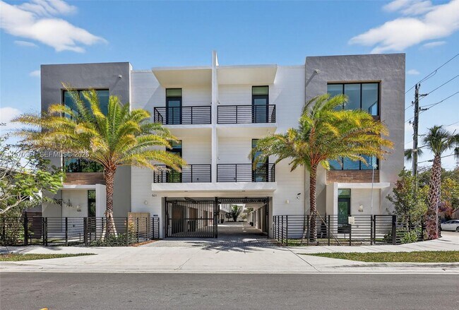 Photo - 529 NE 61st St