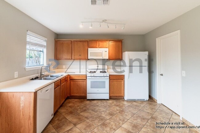 Photo - 817 Sheraton Ave