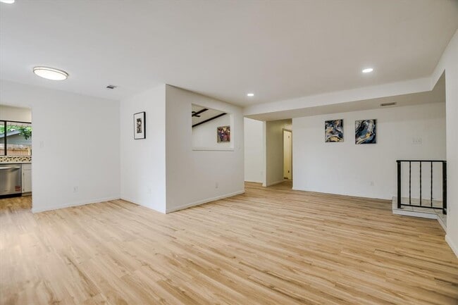 Photo - 5100 Fort Mason Dr