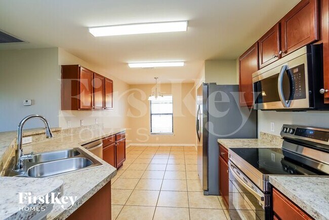 Photo - 716 Evening Shade Ln