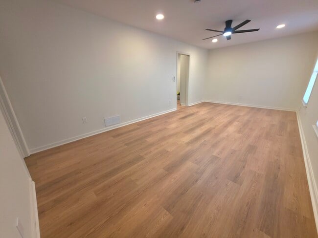 Photo - 3501 Montreal Way