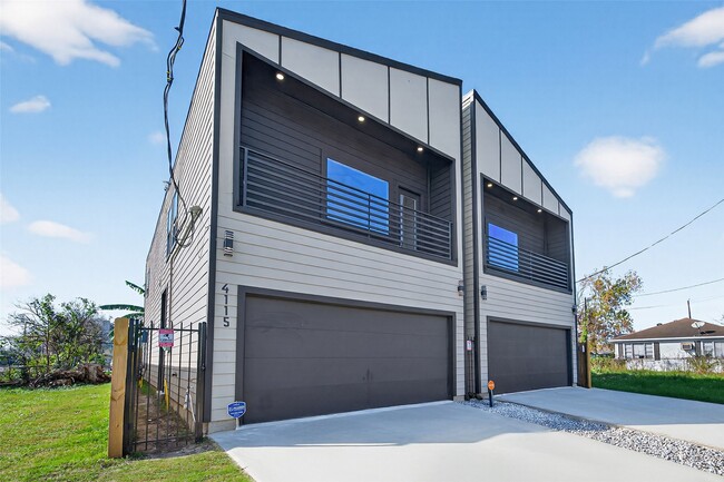 Photo - 4117 Yale St