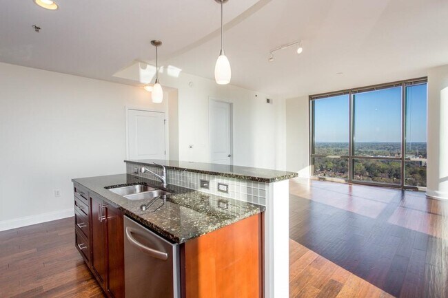 Photo - 270 17th St NW Unidad 2702