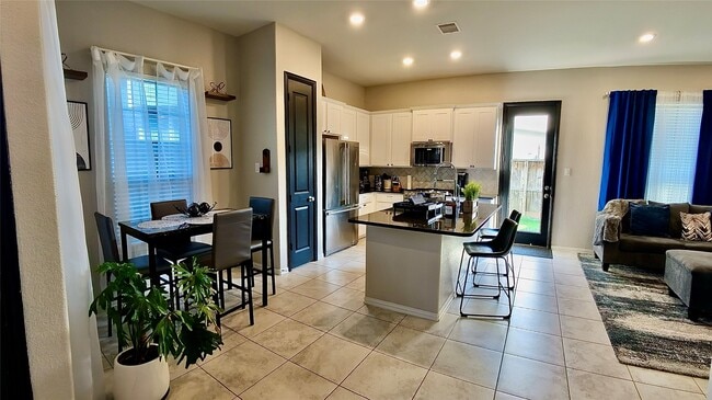 Photo - 214 Club Crest Ln