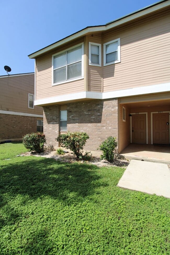 Building Photo - 933 Schertz Pkwy Unit 933 Schertz Parkway - 1