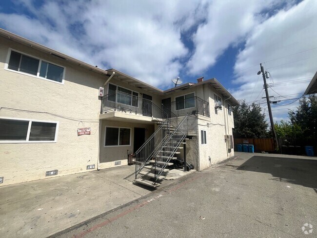 Building Photo - Gower Properties - 046-3 Unit #4 Rental
