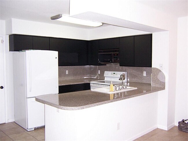 Photo - 16800 Sugar Pine Dr Unidad D24