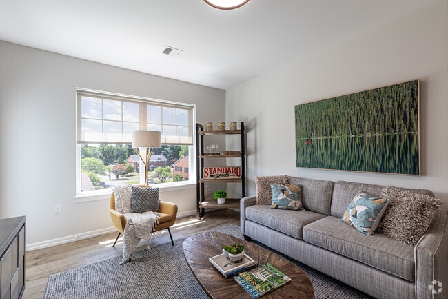 1BR, 1BA - Laurel - 704SF - Living Room