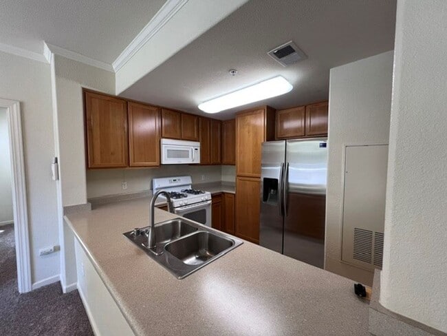 Building Photo - Gated community with pool and clubhouse Unit 181