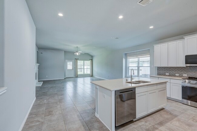 Photo - 208 Shoreview Dr