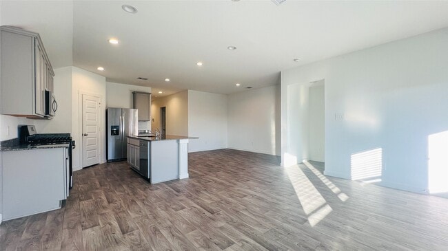 Photo - 31639 Featherstone Trl