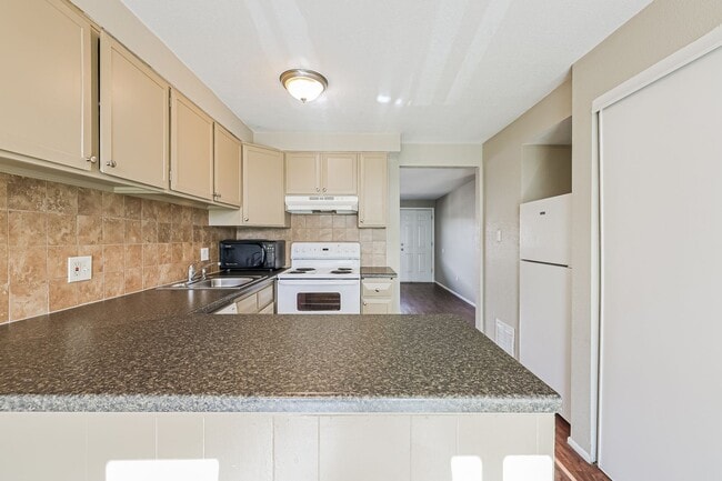 Building Photo - 6464 W 13th Ave Unit 07